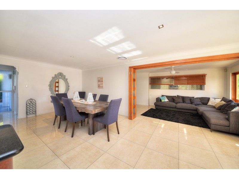 10 Cadence Avenue, Mermaid Waters QLD 4218