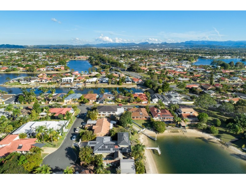 10 Cadence Avenue, Mermaid Waters QLD 4218