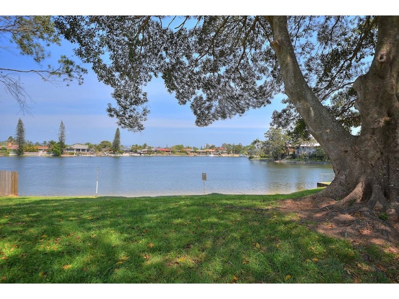 71 Avanti Street, Mermaid Waters QLD 4218