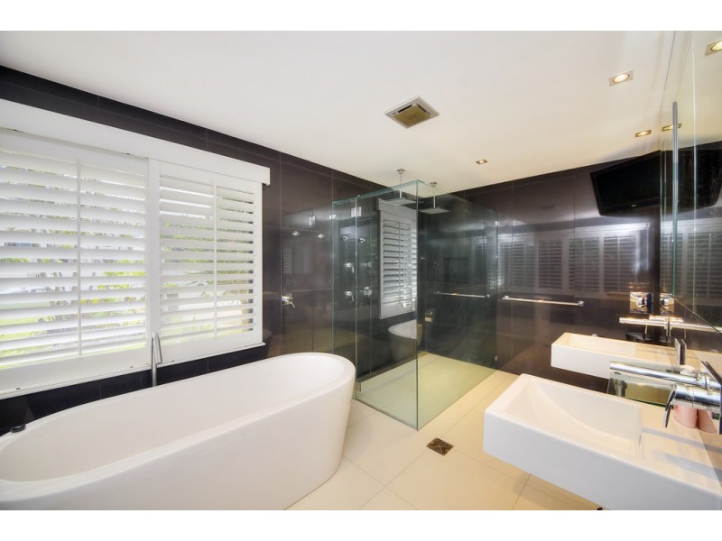 17 Portobello Drive, Mermaid Waters QLD 4218