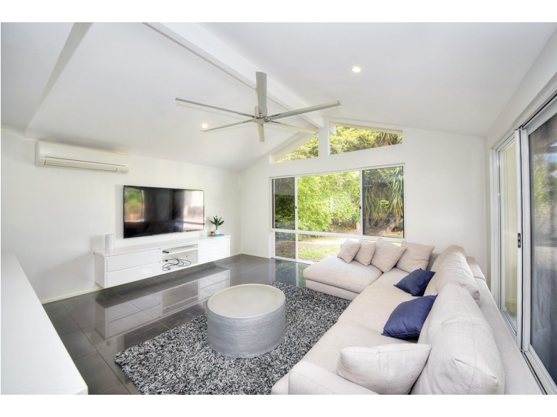 17 Portobello Drive, Mermaid Waters QLD 4218