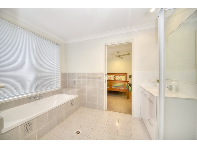 17 Portobello Drive, Mermaid Waters QLD 4218