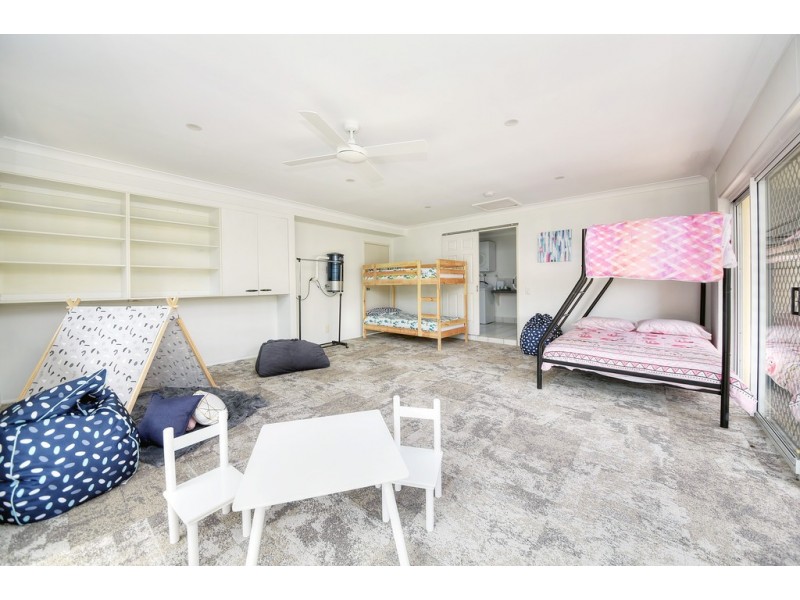 17 Portobello Drive, Mermaid Waters QLD 4218