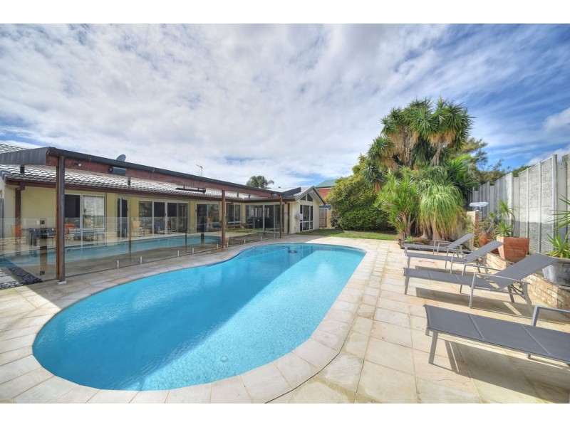 17 Portobello Drive, Mermaid Waters QLD 4218