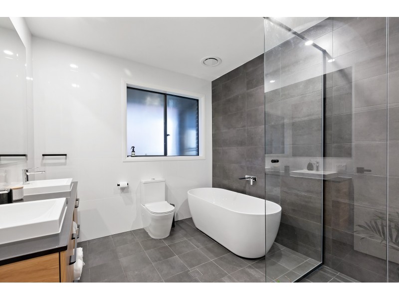 20 Feathertop Street, Banora Point NSW 2486