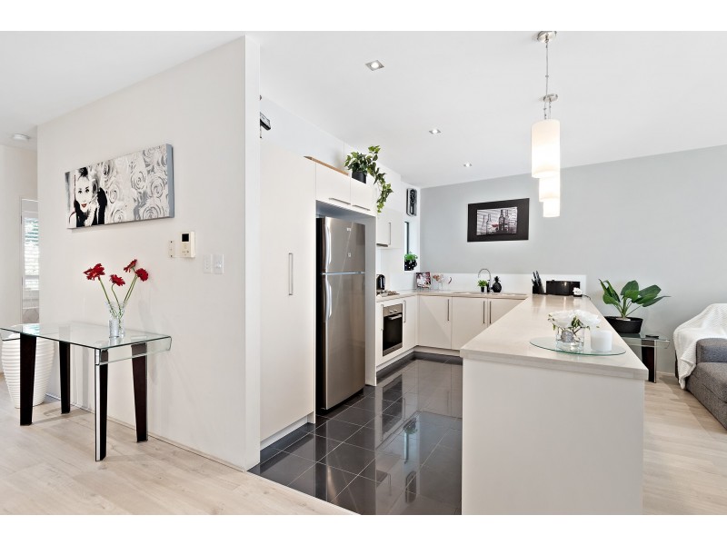 317/3-5 Pendraat Parade, Hope Island QLD 4212