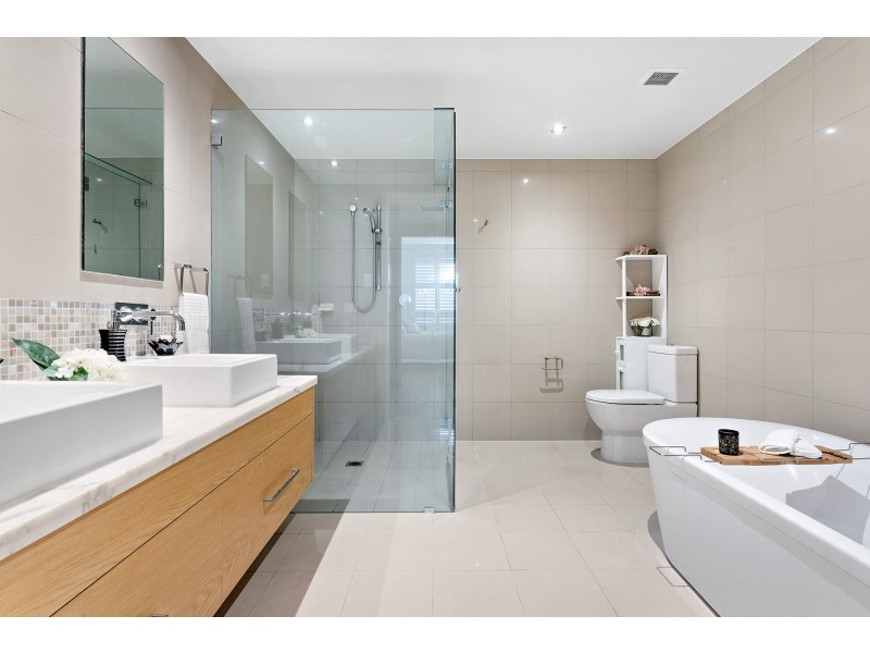 317/3-5 Pendraat Parade, Hope Island QLD 4212