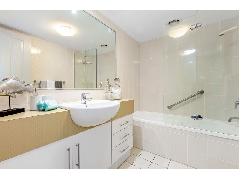 25/1 Riverwalk Avenue, Robina QLD 4226