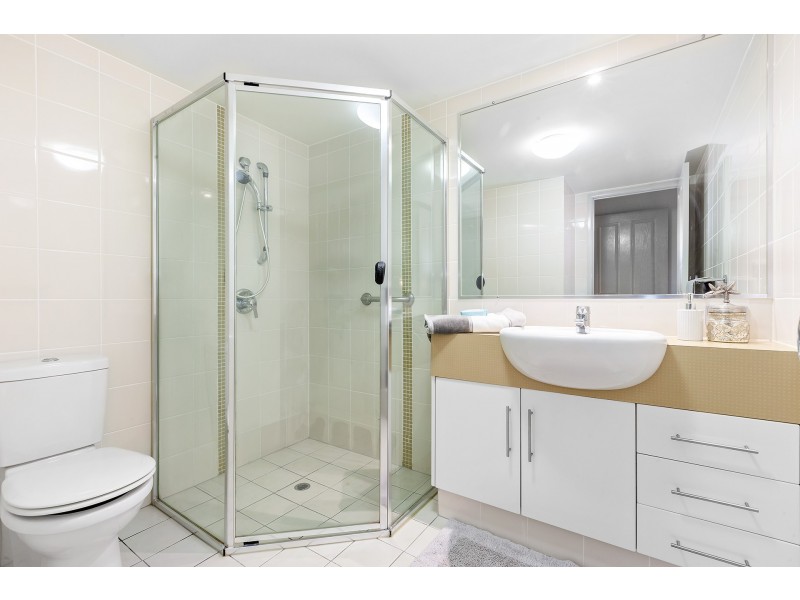 25/1 Riverwalk Avenue, Robina QLD 4226