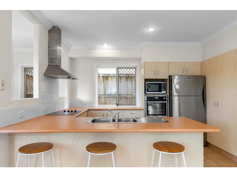2/16 Tenth Avenue, Palm Beach QLD 4221