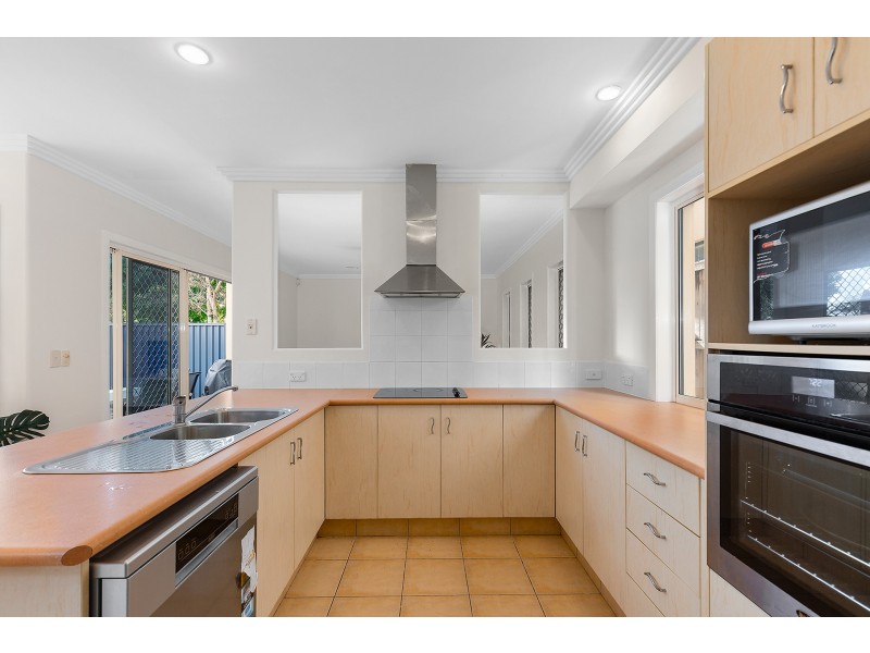 2/16 Tenth Avenue, Palm Beach QLD 4221