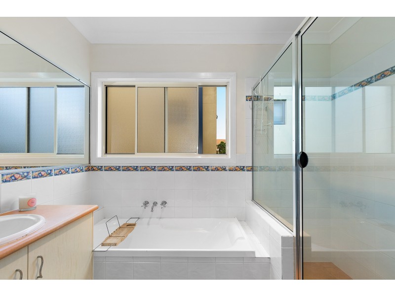 2/16 Tenth Avenue, Palm Beach QLD 4221
