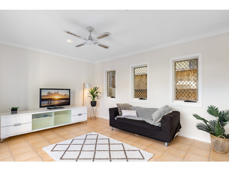 2/16 Tenth Avenue, Palm Beach QLD 4221