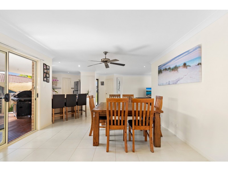 4 Greendale Place, Banora Point NSW 2486