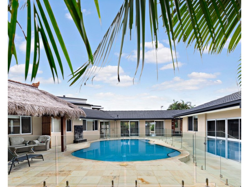 1 River Crescent, Broadbeach Waters QLD 4218