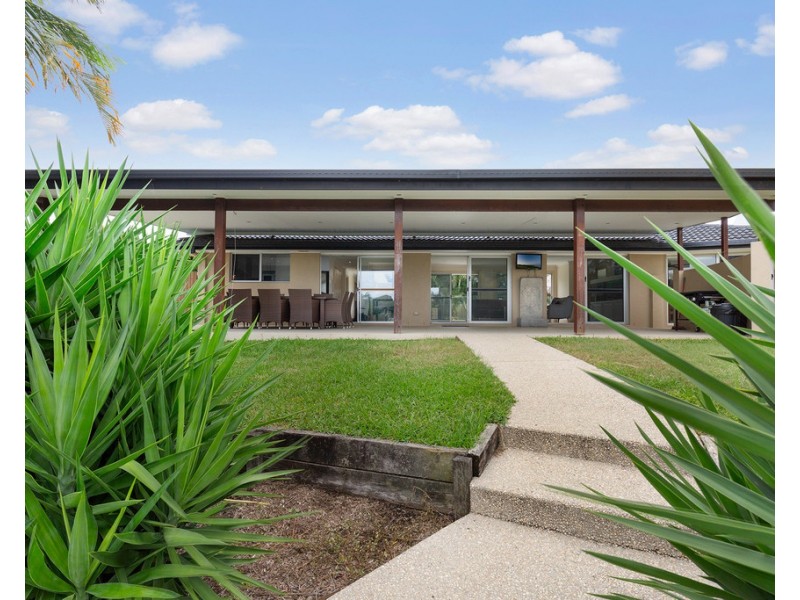 1 River Crescent, Broadbeach Waters QLD 4218