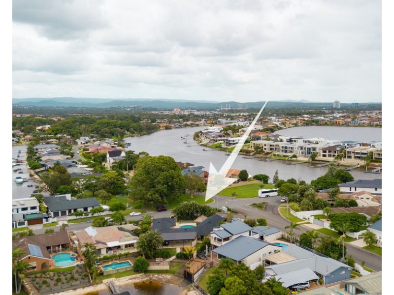 1 River Crescent, Broadbeach Waters QLD 4218