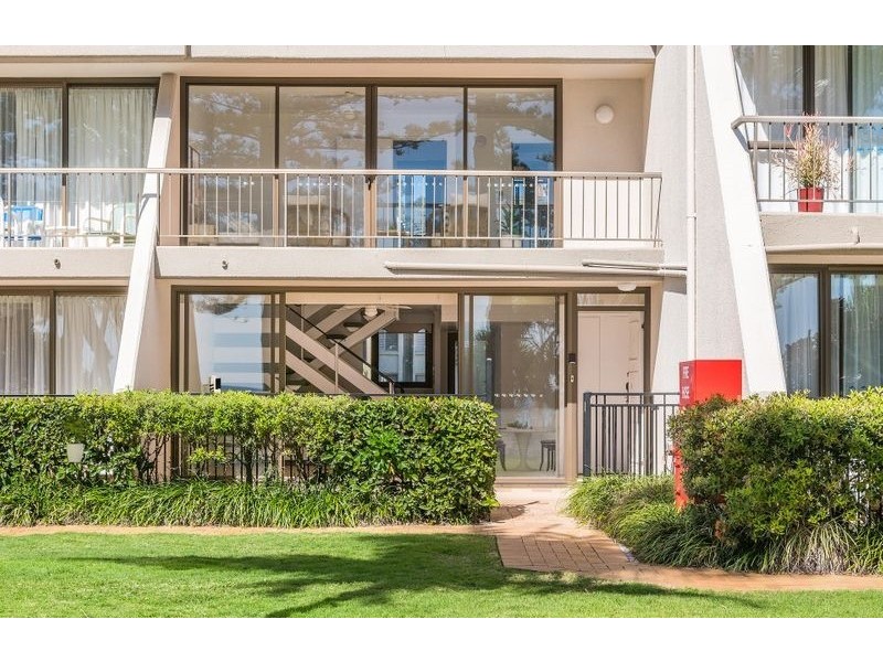 6/190 Marine Parade, Rainbow Bay QLD 4225