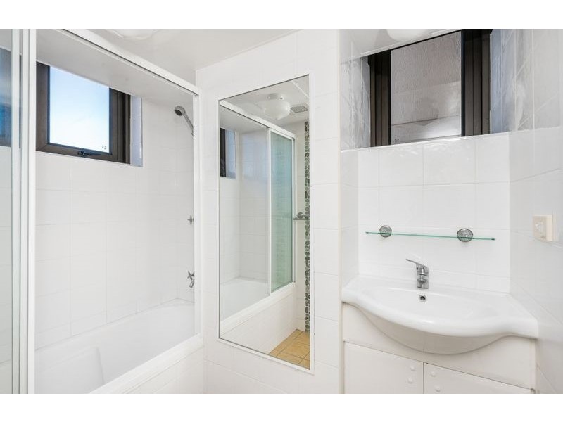 6/190 Marine Parade, Rainbow Bay QLD 4225