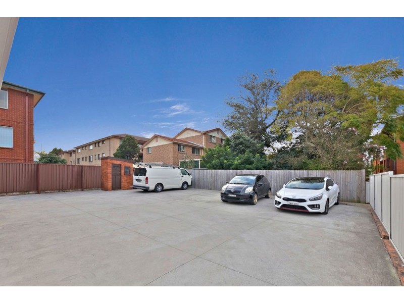 2/11 McKern Street, Campsie NSW 2194
