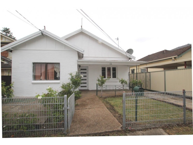 13 Lindsay Street, Campsie NSW 2194