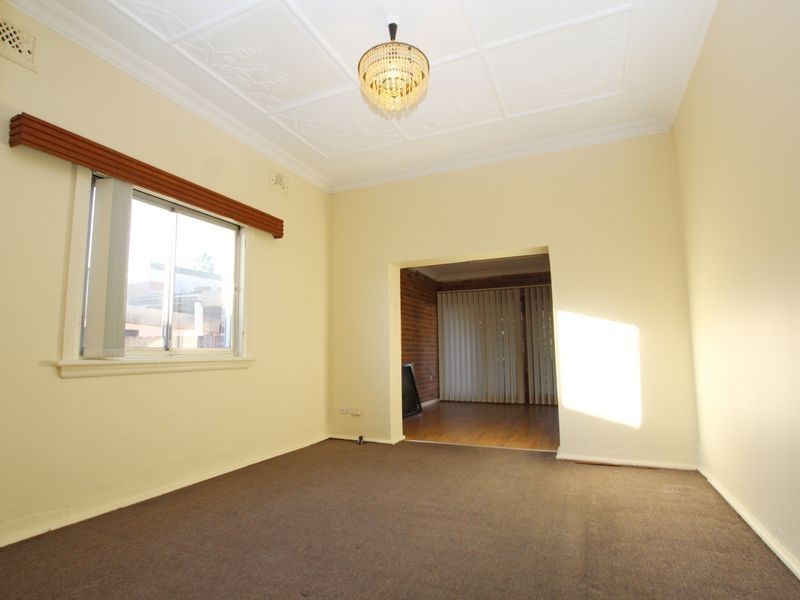 4 Harcourt Ave, Campsie NSW 2194