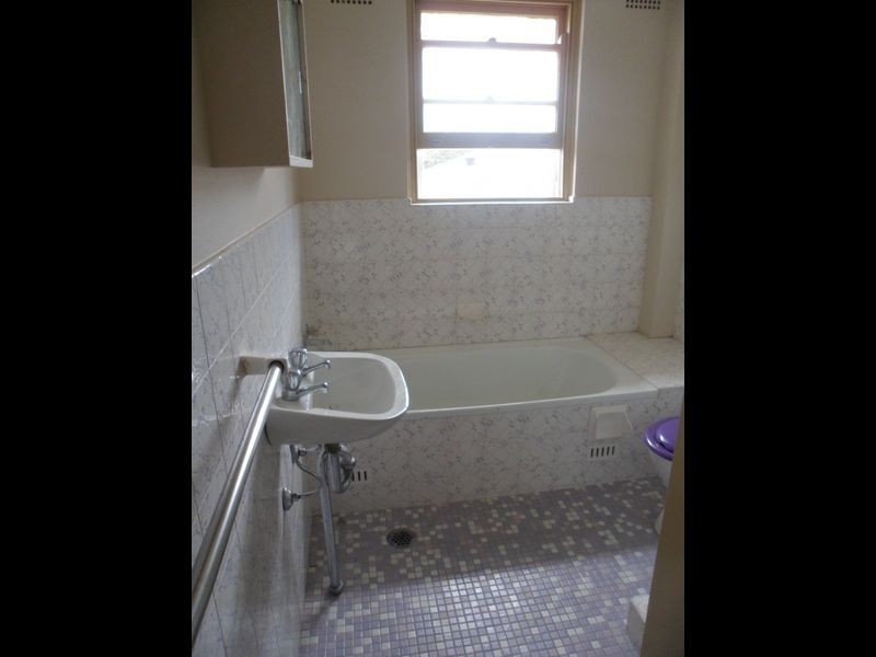 2/1 Eighth Avenue, Campsie NSW 2194