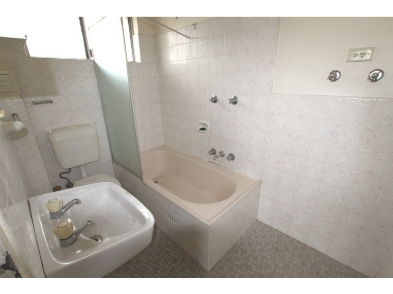 24/2-4 London Street, Campsie NSW 2194