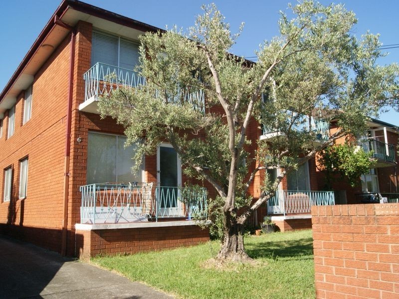 3/6 Yangoora Raod, Belmore NSW 2192