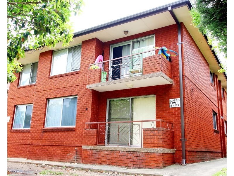 2/5 Third Ave, Campsie NSW 2194