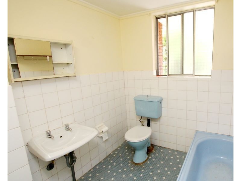 2/5 Third Ave, Campsie NSW 2194