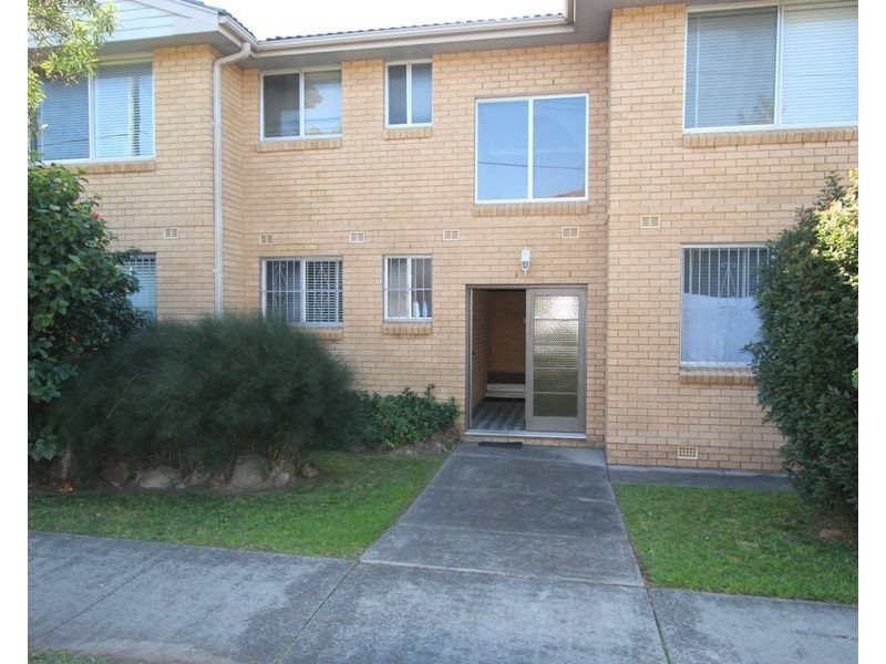 2/24 McKern Street, Campsie NSW 2194