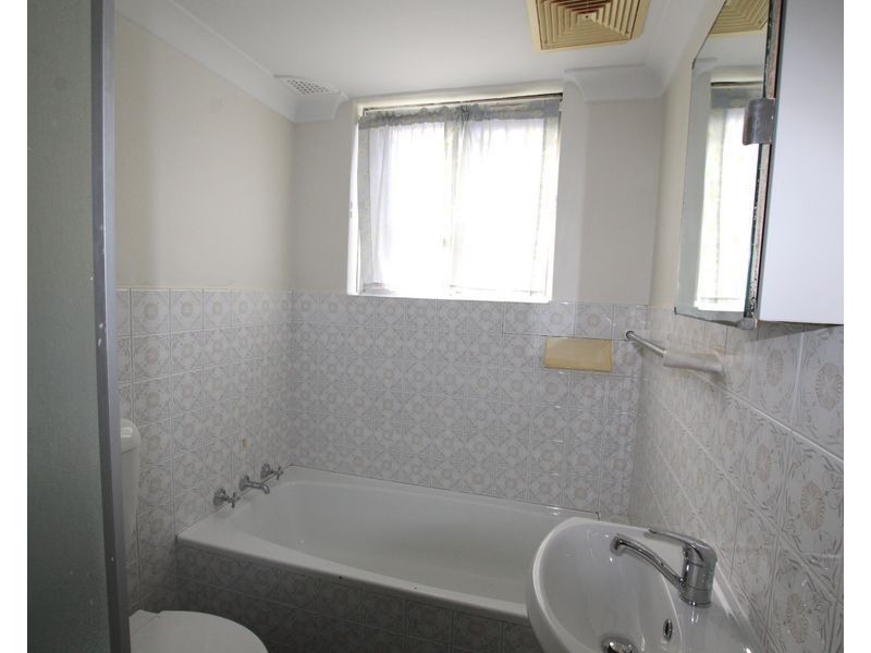 2/24 McKern Street, Campsie NSW 2194