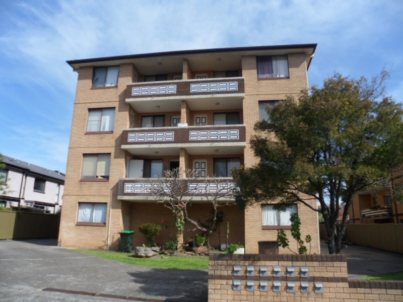 1/27 Dryden St, Campsie NSW 2194