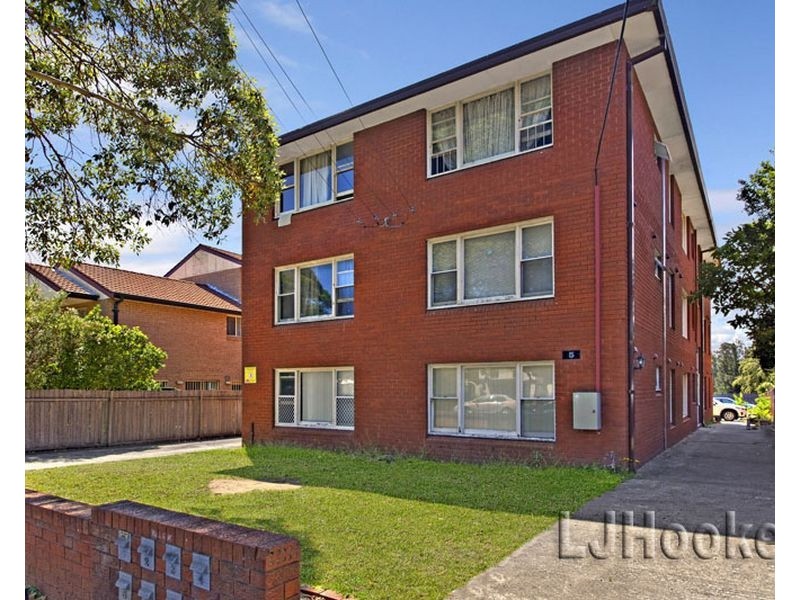 8/5 Seventh Avenue, Campsie NSW 2194