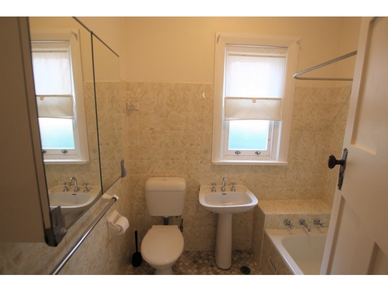 14 Glenore Road, Canterbury NSW 2193