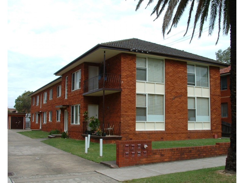 4/7 Fifth Ave, Campsie NSW 2194