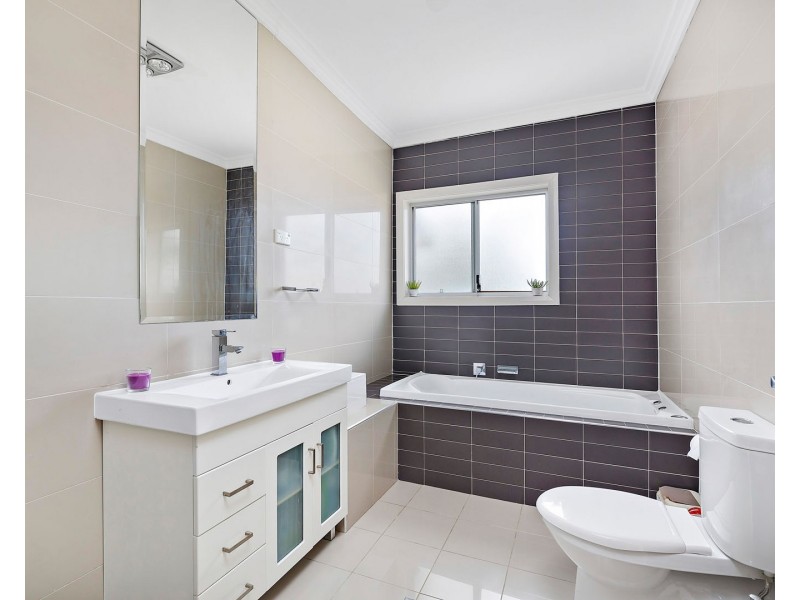 3 Binalong Road, Pendle Hill NSW 2145