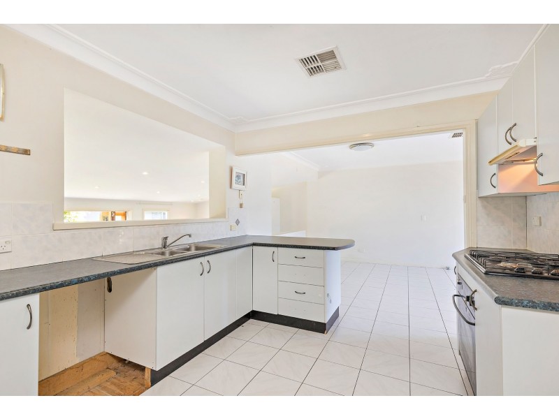 4 Bell St, Toongabbie NSW 2146