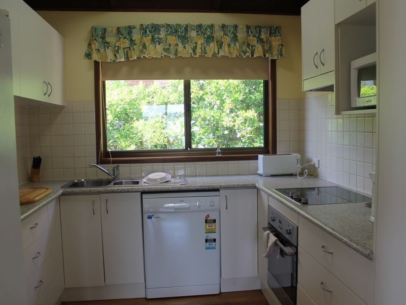 10 Waroo Crescent, Malua Bay NSW 2536