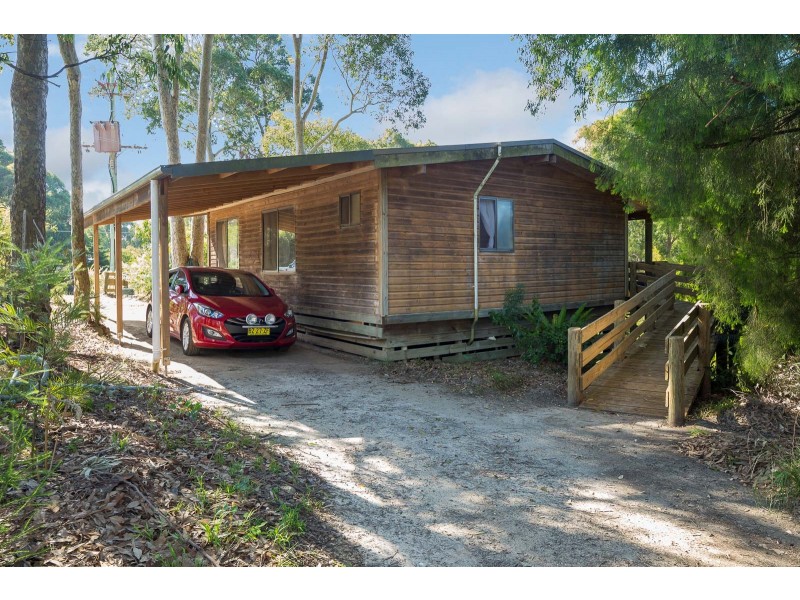 6 Crest Crescent, Moruya Heads NSW 2537