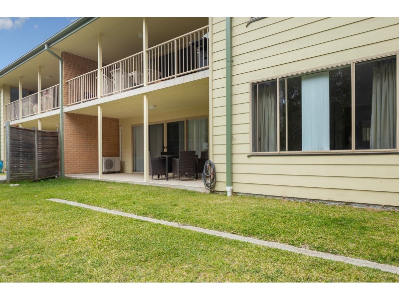 4/2162 George Bass Drive, Tomakin NSW 2537