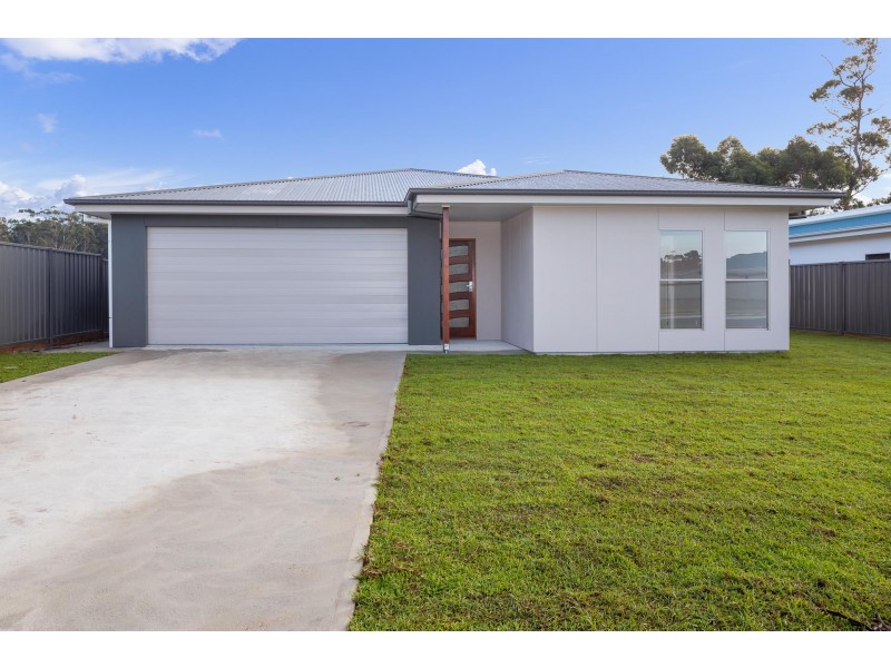 27 Woolabar Drive, Broulee NSW 2537