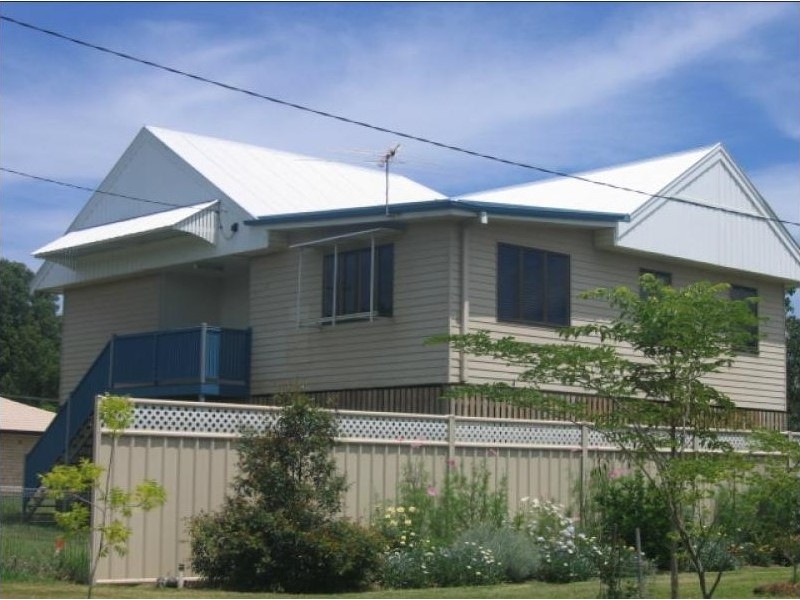 3 Crofton Street, Blackbutt QLD 4306