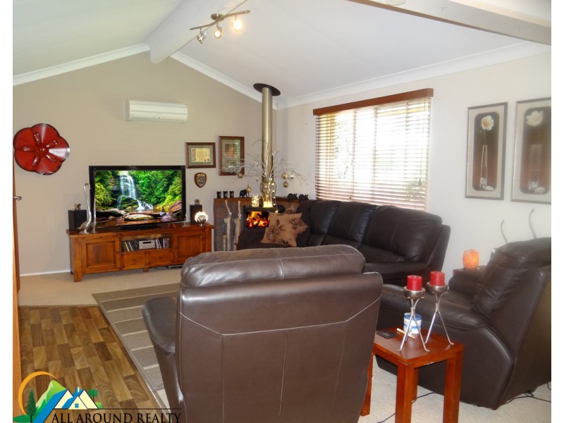 10 Hart Street, Blackbutt QLD 4306