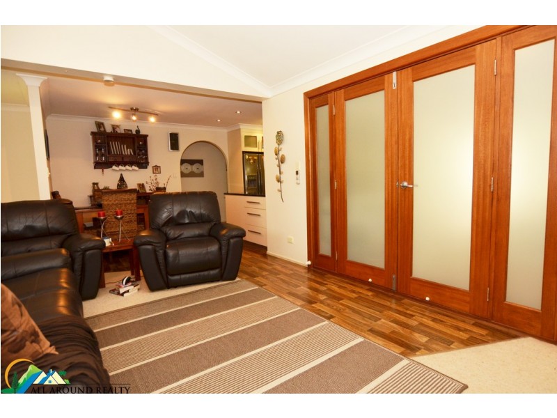 10 Hart Street, Blackbutt QLD 4306