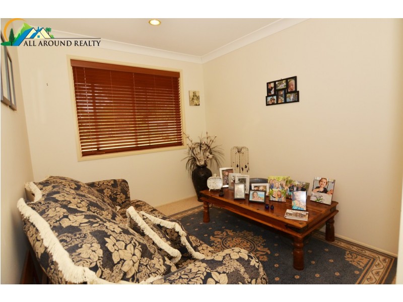 10 Hart Street, Blackbutt QLD 4306