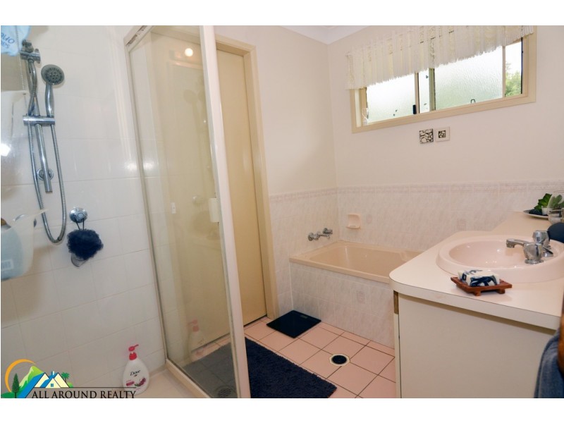 10 Hart Street, Blackbutt QLD 4306