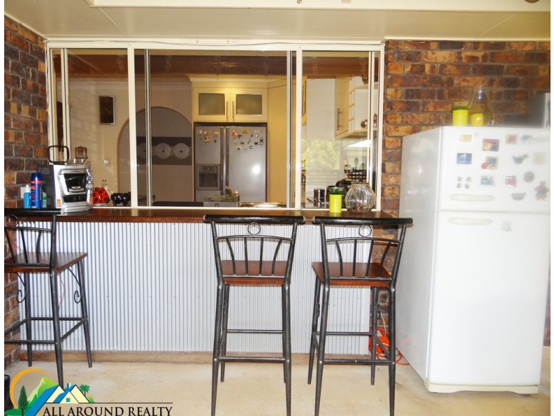 10 Hart Street, Blackbutt QLD 4306