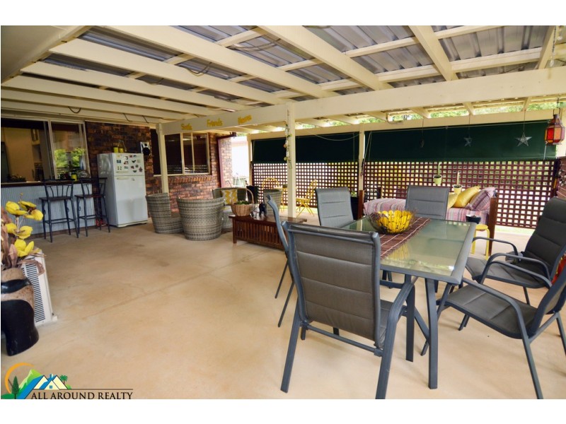 10 Hart Street, Blackbutt QLD 4306